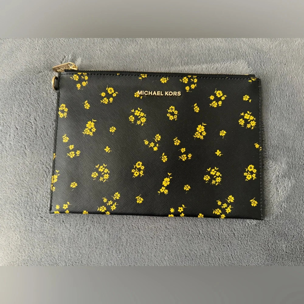 Michael Kors Jet Set Travel Wristlets (Large One)